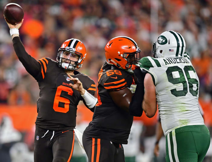 Cleveland Browns quarterback Baker Mayfield (6) throws a pass during the first half of a game against the New York Jets at FirstEnergy Stadium in 2018. By winning, the Browns snapped a 19-game winless streak that had lasted 635 days.