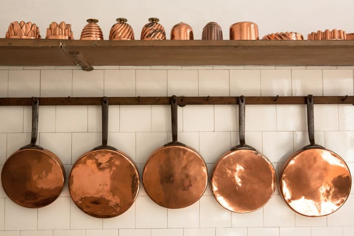 This article will provide information about the names of different types of metals in the Portuguese language.