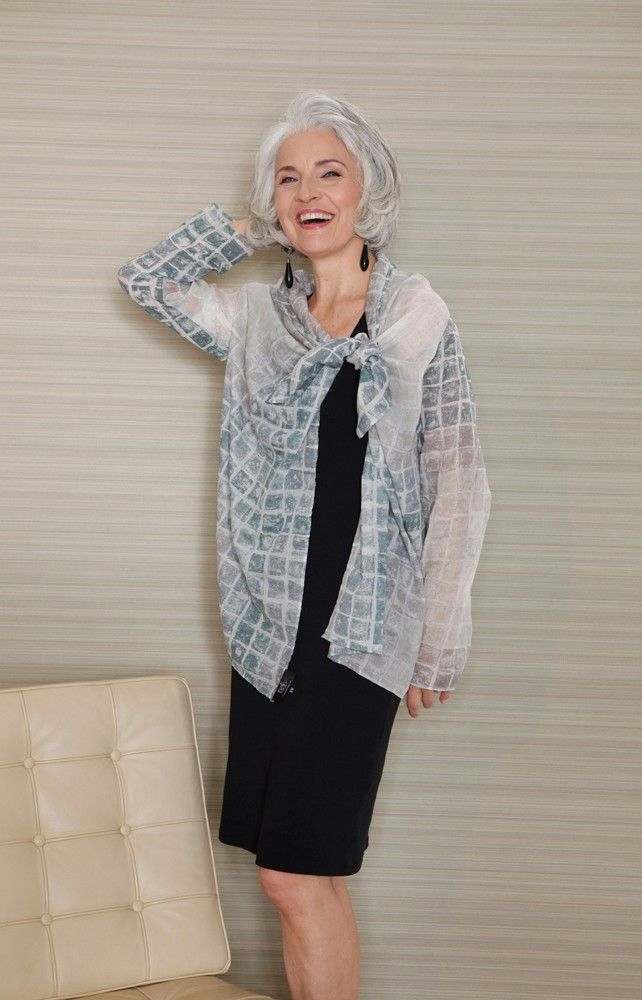 I love this softly layered hairdo. Style is a package. I'm also looking for fashions that accentuate the look that the hairstyle begins.