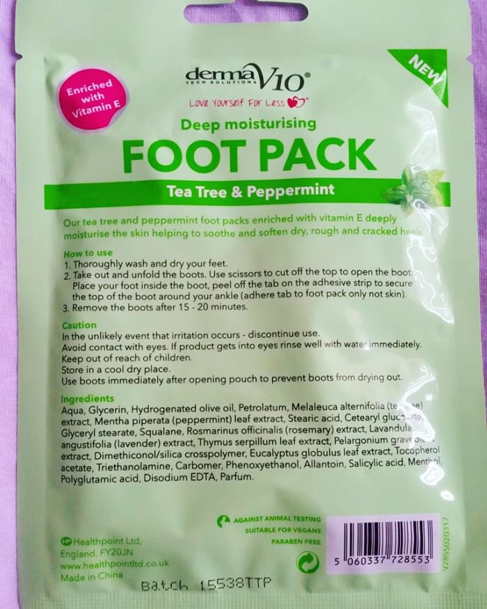 The instructions on the reverse of the Derma V10 Tea Tree and Peppermint Deep Moisturising Foot Pack.