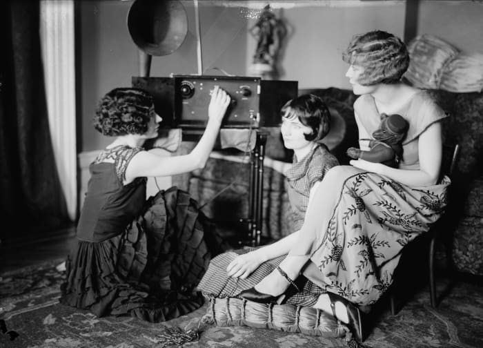 The Brox Sister, Bobbe, Lorraine and Patricia were Broadway and Jazz singers