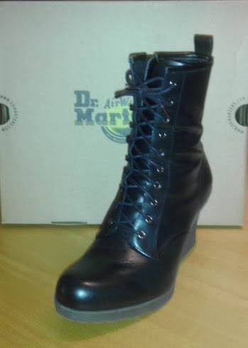 The slim and elegant yet powerful line of this boot makes it easy to pair with all kinds of outfits.