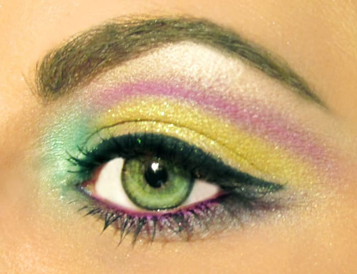 create the winged effect eye liner by adding water to your loose powder which gives a dramatic intense color. Great for party looks.