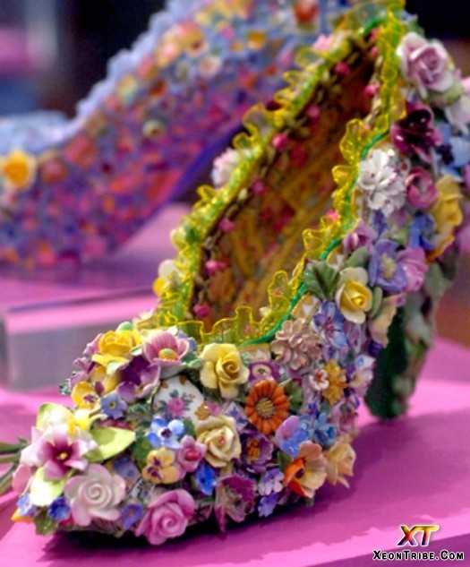 Another way to make these shoes is to drown them in glue, then roll them in your favourite collection of miniature craft leftovers for effect.