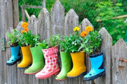 This is Dominance for plants. The fertiliser already on the boots is caked onto the underside, where the plants can crave, but can’t have.