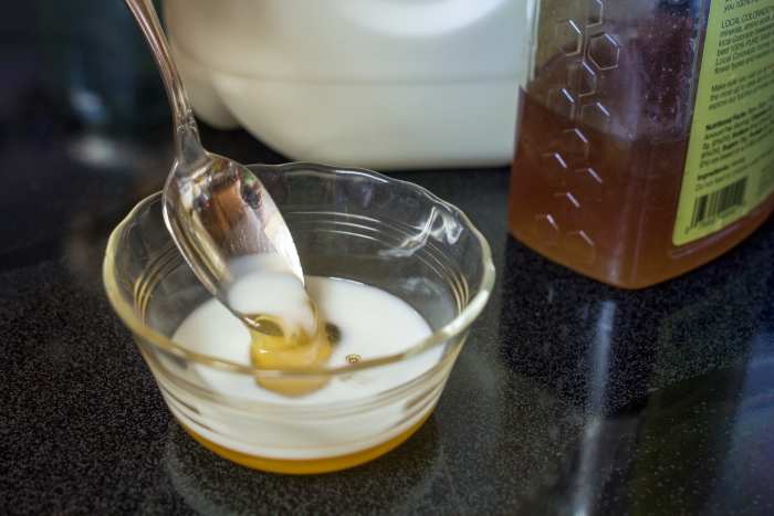 Combine milk and honey into a paste-like consistency. Apply to skin and remove with a warm washcloth. The mask will help remove scarred, top-layer skin.