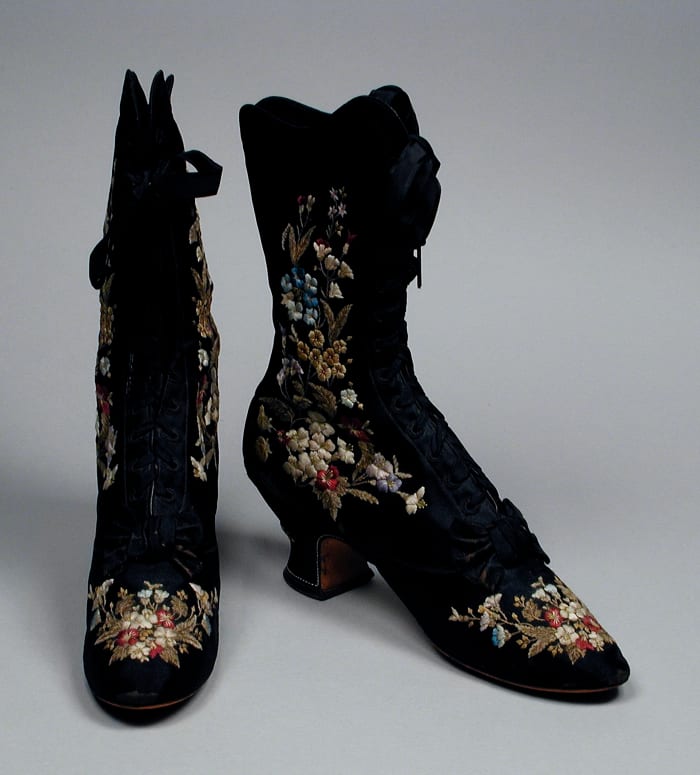 Hermosas botas bordadas - 1885