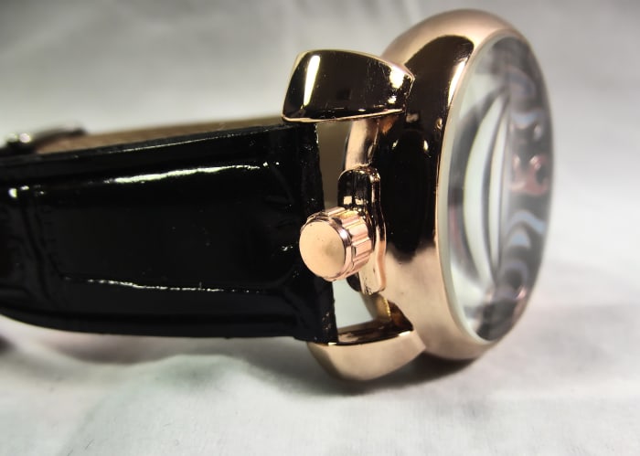 Winner U8060 Automatic Watch. Note the positioning of the crown and the dramatically oversized lugs