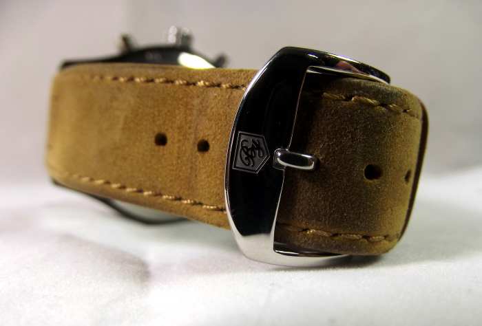 Benyar BY-5103M Chronograph. Note the dark area where oils from the skin have soaked in the leather
