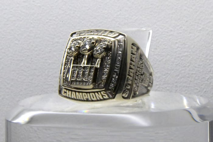 Super Bowl XLII ring to commemorate the New York Giants 17-14 victory over the New England Patriots at University of Phoenix Stadium.