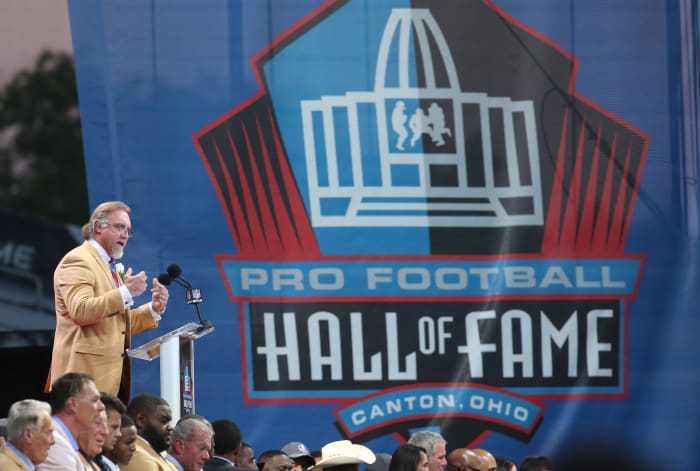 Former Pittsburgh Steelers linebacker Kevin Greene gives his acceptance speech during the 2016 NFL Hall of Fame enshrinement