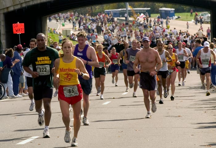 The best mutual funds are easy to spot if you know what to look for — they’re a lot like the lead runners in a marathon! (Photo credits are located at the end of this article.)
