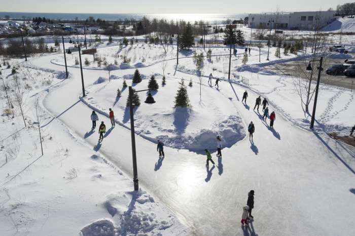 See if there are any outdoor or indoor ice skating rinks in your area.