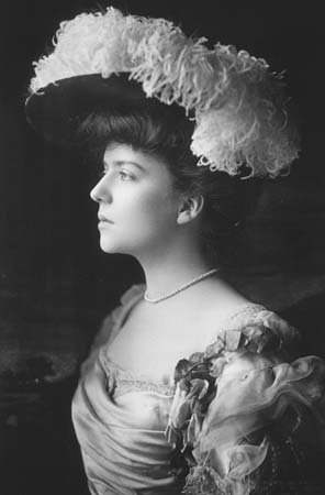 Black sheep Alice Roosevelt Longworth was beautiful and impossible to control.