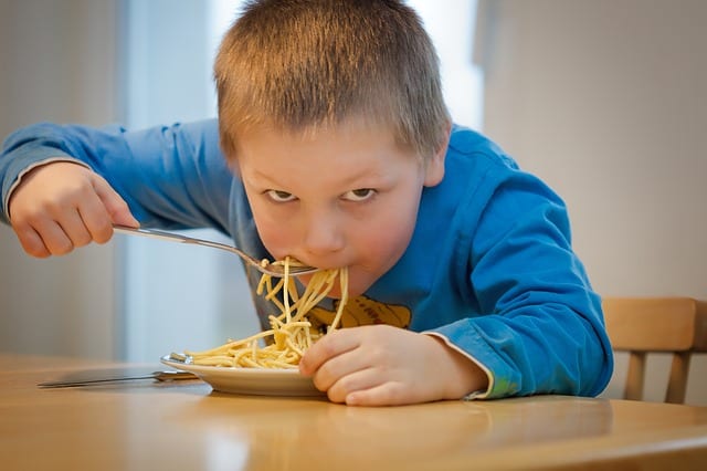 As kids get a little older they want to discover more independence and have a say, including in how and what they eat. While it's the parents' responsibility to make sure they get a healthy and nutritious diet, giving them choices helps