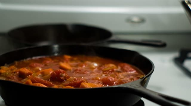 Avoid strong smells during early pregnancy in order to prevent morning sickness. If necessary, have somebody else do the cooking for you.
