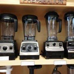 This is my photo of the Vitamix line up at the local retailer. Notice the height difference of the two on the left (Professional Series 300 and 750) compared to the taller older models on the right (5200 and 500).
