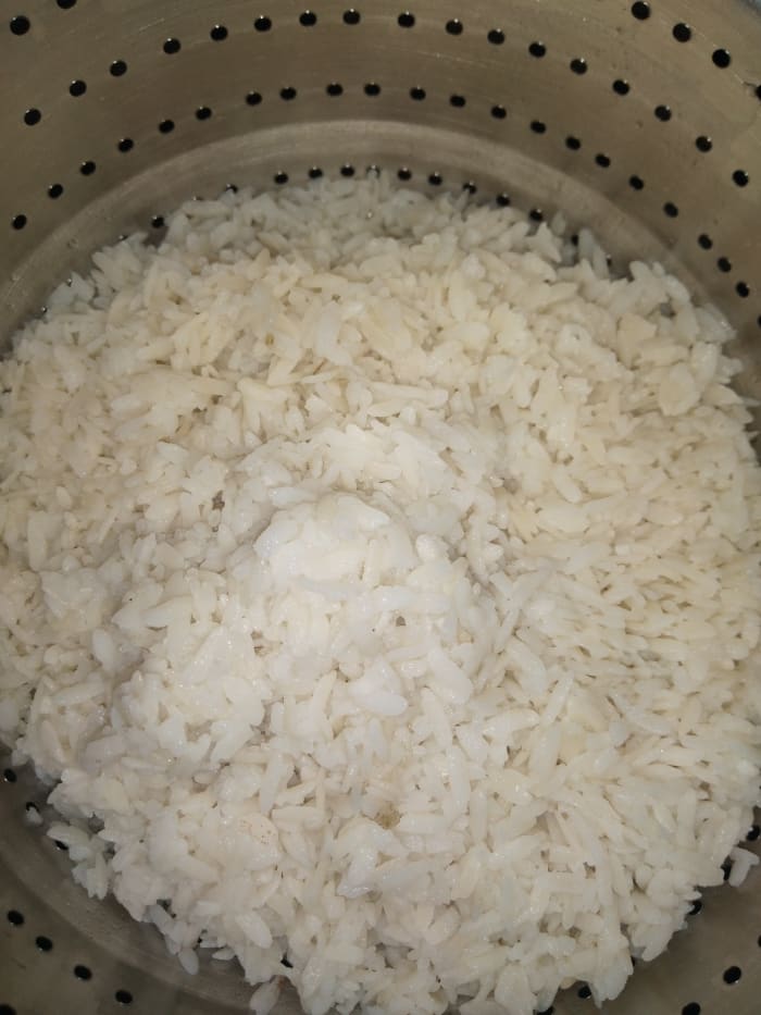 Soak thick poha in water for 5-10 minutes or until soft. Strain and let the water drain off completely.