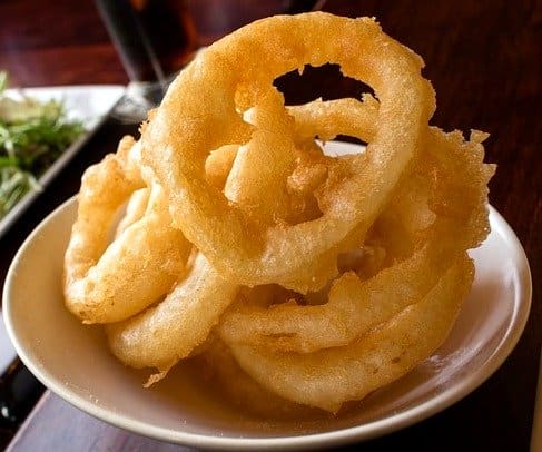 Cuando pides un anillo de cebolla en un restaurante, nunca hay suficiente.