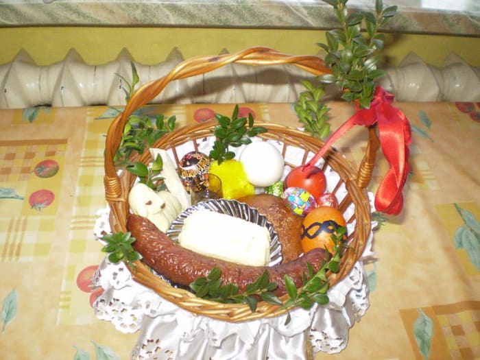 Another depiction of the Polish basket.