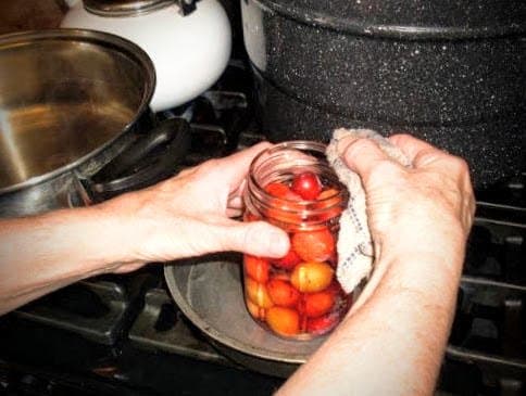 Remove air bubbles; wipe jar rims with a clean cloth or paper towel. Adjust two-piece caps finger-tight.