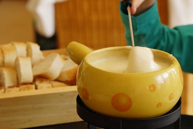 Learn How To Make Fondue With 4 Easy Recipes Delishably Food And Drink 