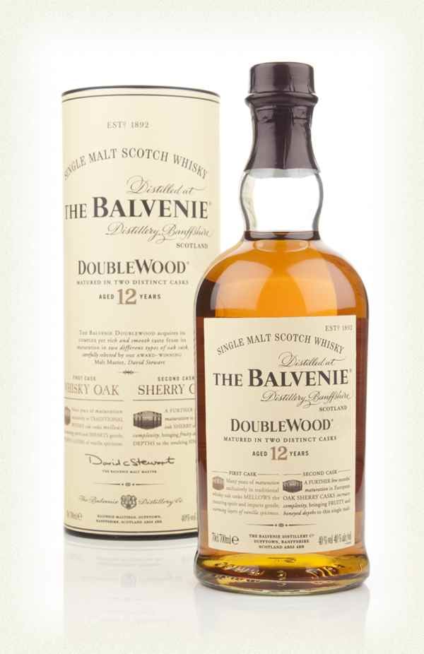 Balvenie DoubleWood 12 lat. Ta klasyczna Szkocka whisky single malt doskonale nadaje się do konwertowania osób nie pijących whisky, po części dzięki długiemu, słodkiemu i pikantnemu wykończeniu.