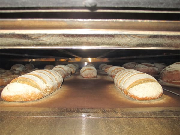 Campagnard loaves in oven. Baker's Ovens come in 'decks' - one on top of the other. Note that the individual "decks" are not very high.