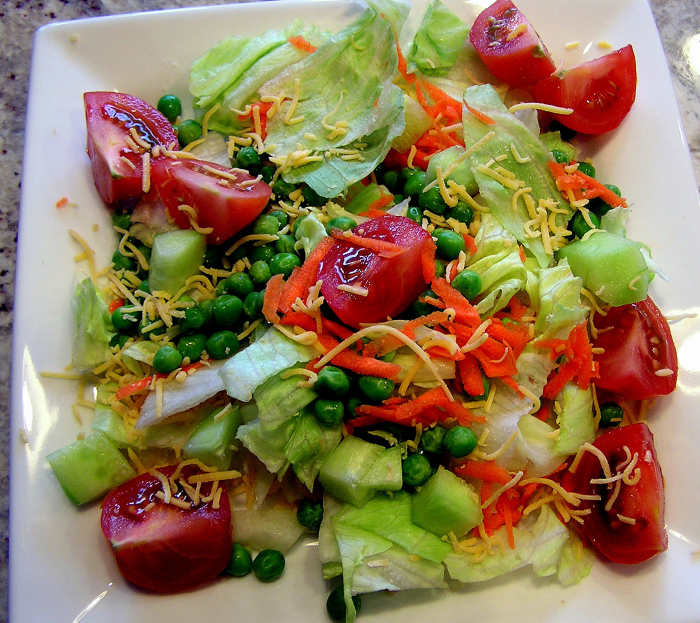 Healthy salads are one of the best ways to eat your vegetables. Cut up anything you like and throw it in, nothing could be easier.