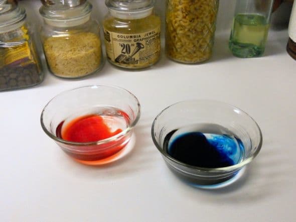 Brilliant red and blue dye colors. Stir 20 drops of liquid food coloring into 3/4 cup white vinegar.