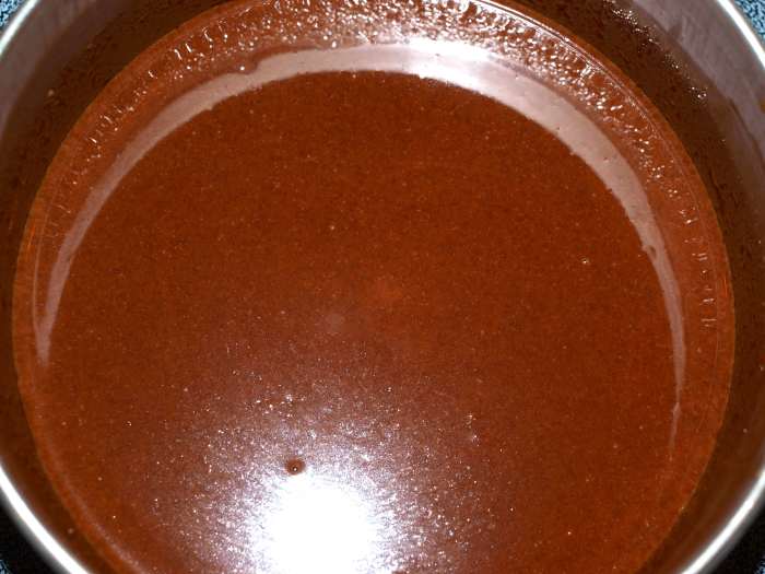 Step 3: The sauce is just beginning to boil. Continue stirring constantly over medium heat.