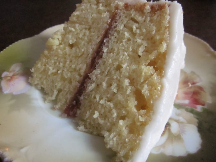 Serving suggestion: raspberry jelly filling and a white, almond-flavored frosting.