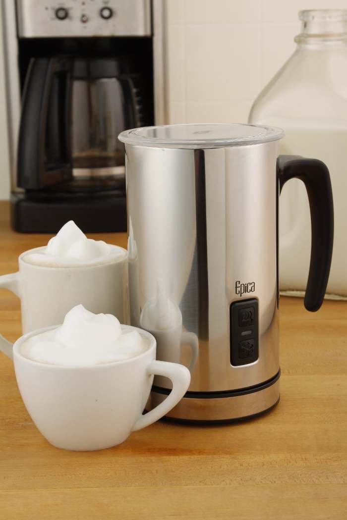 Constructed from stainless steel, the Epica Automatic makes making creamy, thick foam easy. The carafe is detachable for versatile and easy use. Ideal for use on an everyday basis, or at a dinner party.