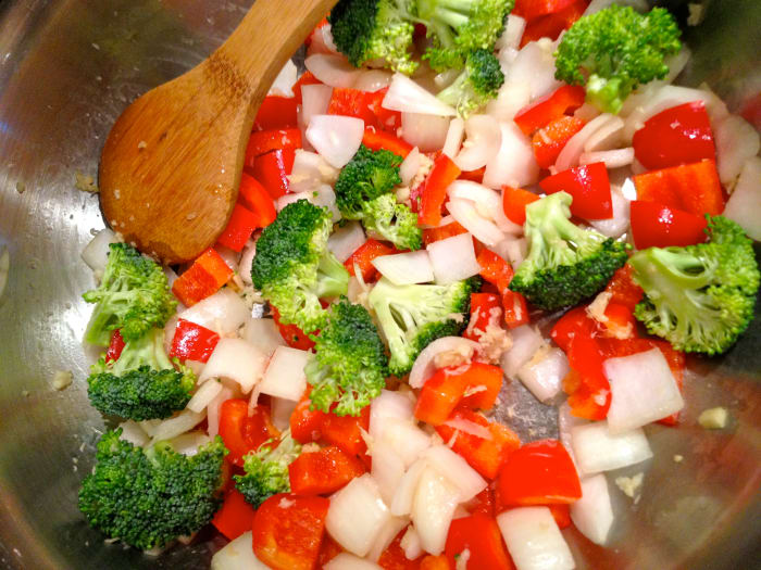Heat the oil in skillet over medium-low heat. Add garlic, ginger, and vegetables. Cook, stirring frequently until tender soft, about 6-8 minutes.