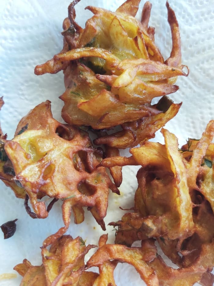 Homemade Onion Bhajis: An Easy and Tasty Vegetarian Recipe - Delishably ...