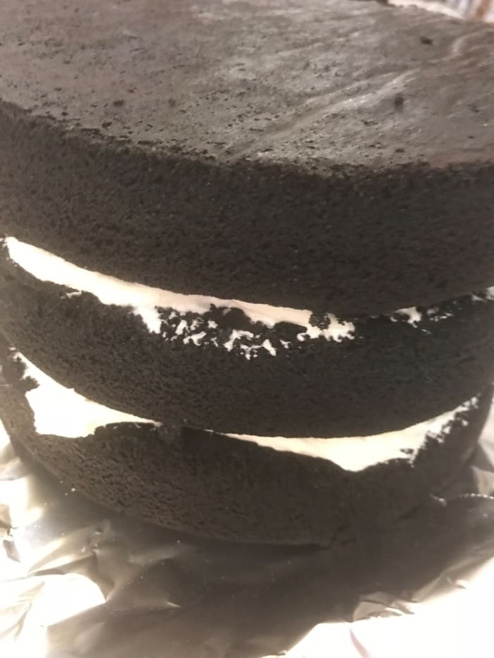 You can use any type of frosting you wish, but I personally love a simple buttercream. I finished this cake with dark chocolate ganache.