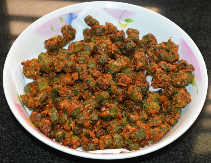 Keep pakoras out until they cool down completely. Serve them as an appetizer, side dish, or evening snack.