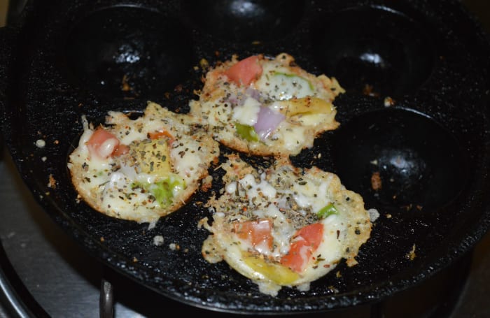Step seven: Open the lid and check whether the pizza is done. If the edges get golden brown color and the cheese is melted, it is an indication that you should turn off the heat. Now, the pizza is ready.