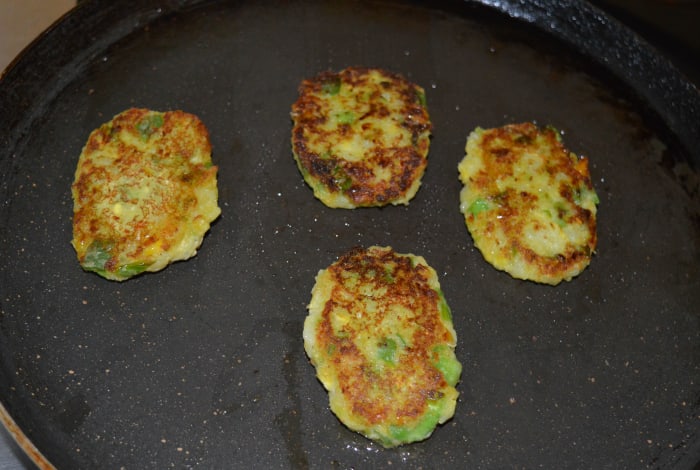 Step four: Flip them when the bottom becomes crispy and golden brown. Add a few drops of oil on the top. Remove the patties from the pan when both sides are golden brown and crunchy.