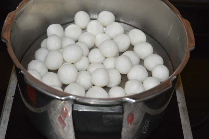 Step three: Make small balls from the dough. It will be easier to make the balls if you apply a bit of cooking oil or ghee on your fingers.