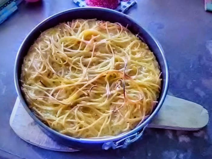 This is what the cake looks like just after baking, while it is still hot and in the springform pan. It has shrunk while baking, and pulled away from the pan.