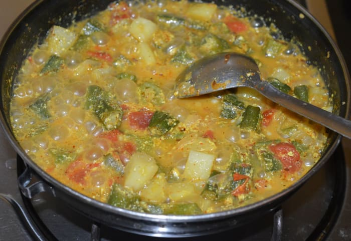 Turn off the flame. Your favorite okra potato curry is ready to serve! Garnish with finely chopped coriander leaves. Serve with roti, chapati, or rice. Enjoy eating!