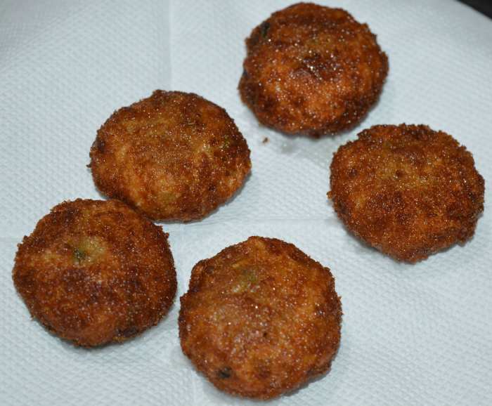 Remove, and place them on an absorbent paper towel. Repeat the same process to finish making all the aloo chop with the mixture.