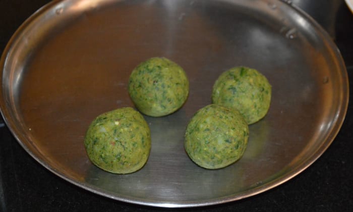 Step five: Divide the dough into many lemon-sized portions. Make balls out of each portion. Work with one ball at a time. Dip the ball in the batter and roll it in the bread crumbs so that it is uniformly coated with the bread crumbs.