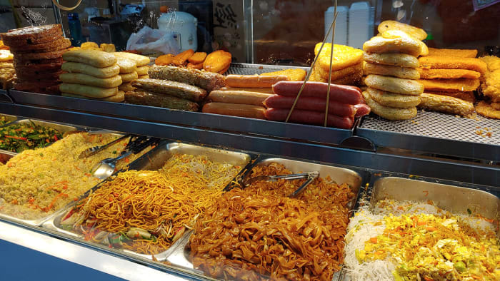 A typical “economical” bee hoon stall in Singapore that offers fried rice, kway teow, and other staples.