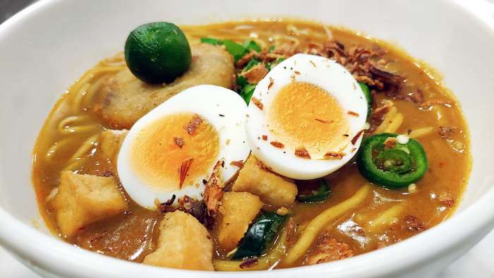 A steaming plate of mee rebus is a great way to start a day in Singapore. Do note that this dish is also always cooked using thick yellow noodles.