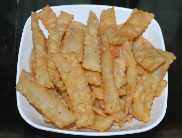 Similarly, make cheese crackers from the remaining dough portions. Once they cool down, store them in an airtight container. Enjoy eating them with hot tea or coffee or as a starter!