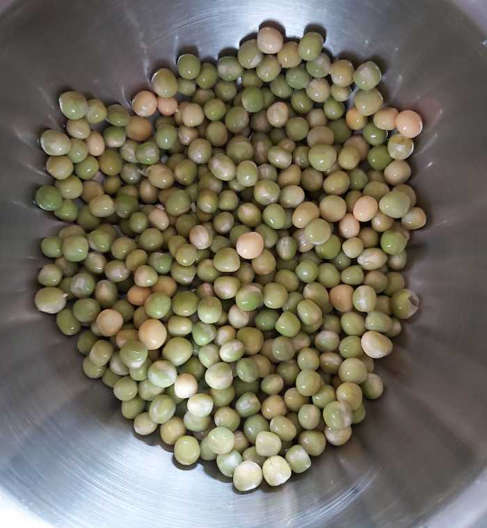 Soak the dry peas overnight, drain, and set aside. (Skip this step if you are using fresh or frozen peas.)