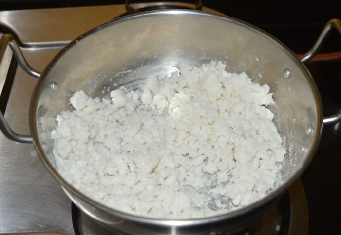After a few minutes, when it is not so hot, sprinkle a few drops of water and knead it to form a firm and lump-free smooth dough. This dough is used for making the crust of this dessert.