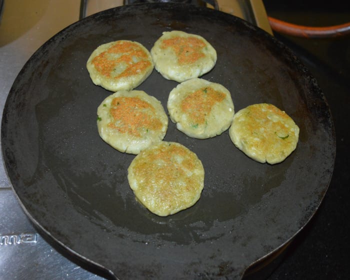 Cook the patties while adding oil on both sides on medium heat until both the sides become golden brown. Turn off the heat. These patties make the base for ragda patties.